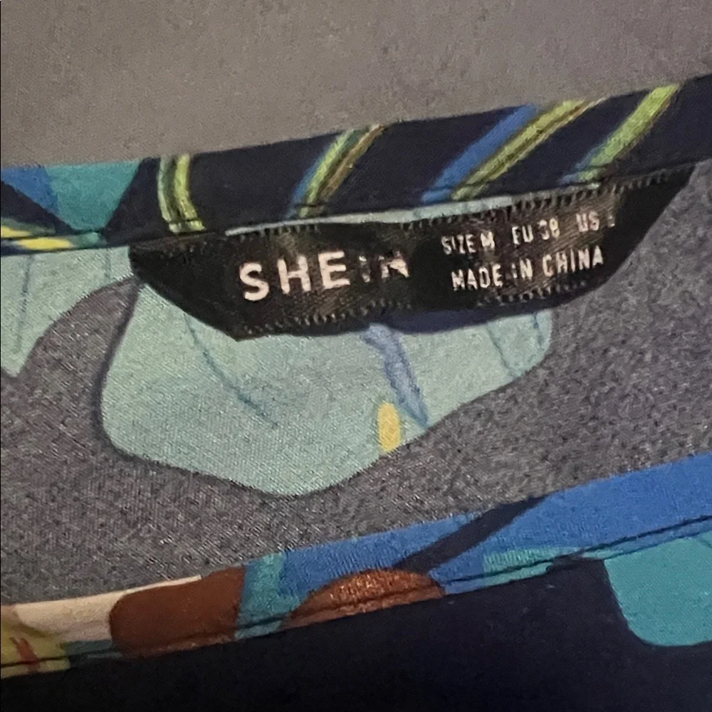 SHEIN Blue Floral top - Picture 2 of 3